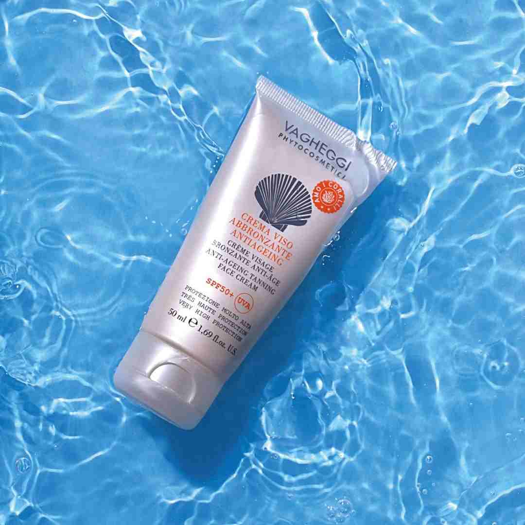 F&eacute;nyv&eacute;dő haszn&aacute;lata az arcon napi bőr&aacute;pol&aacute;si rutin r&eacute;szek&eacute;nt